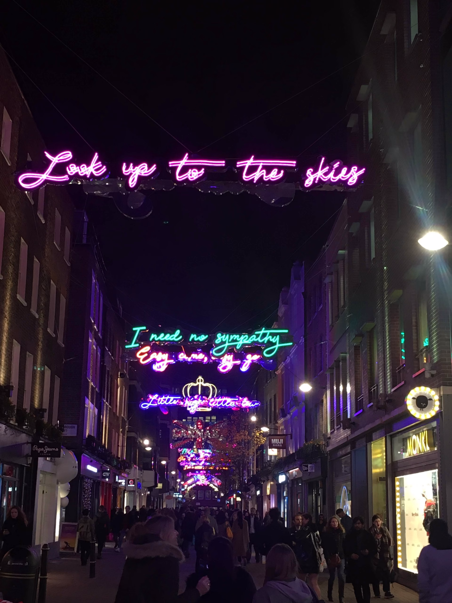 43 Thoughtful and Practical Gift Ideas for Budget Travelers 1 London scaled